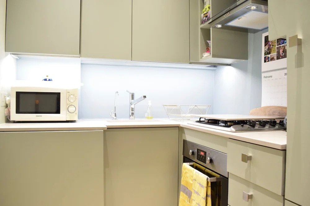 Sleek 1 Bedroom Flat Near Royal Oak