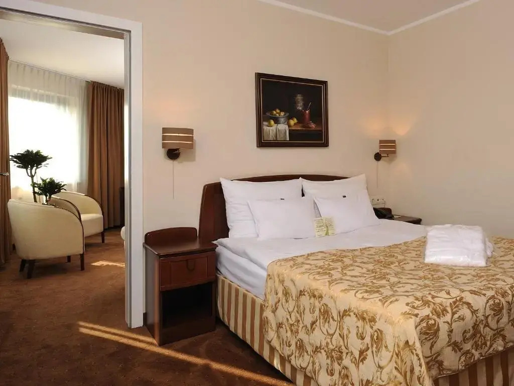 City Hotel