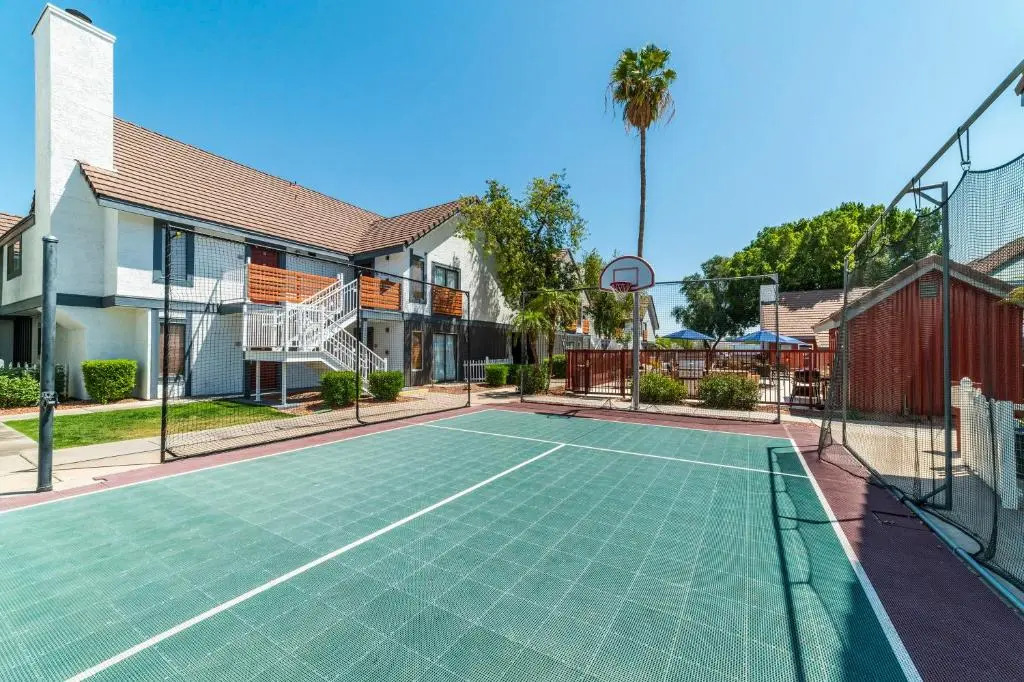 Metro PHX Upstairs 2bd sleeps 6 heated pool PETS ALLOWED