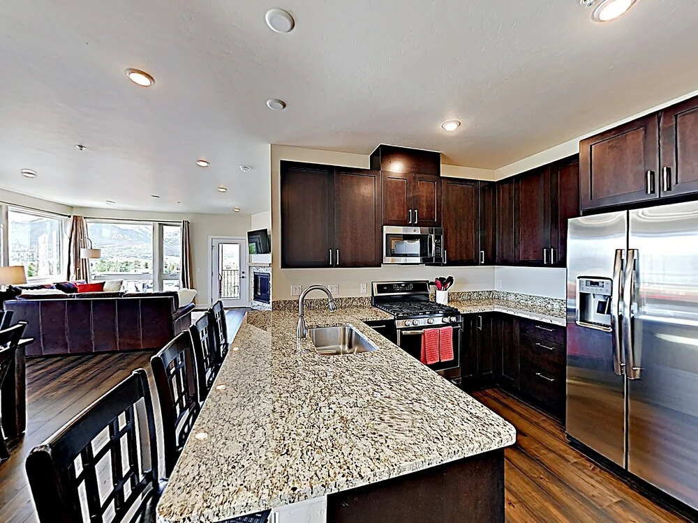 New Listing! Beautiful New Mountain-view 3 Bedroom Condo