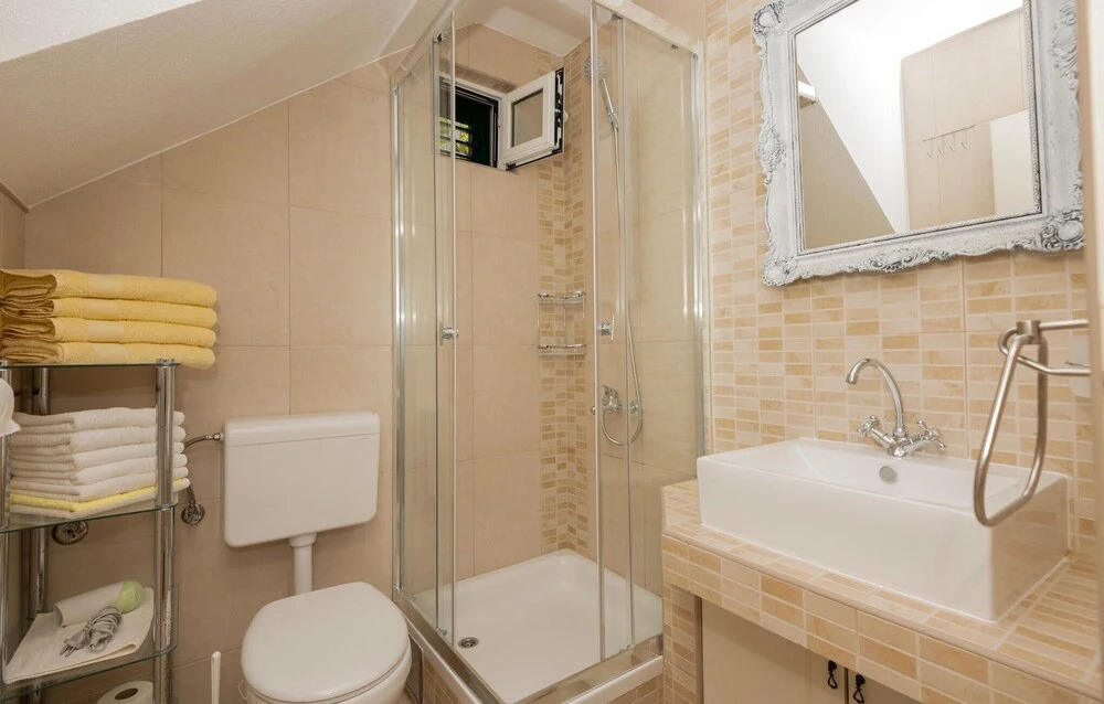 Stunning Home in Makarska With Wifi and 2 Bedrooms