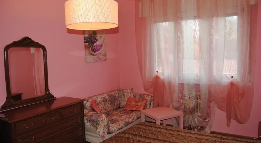 Pink House Kiara