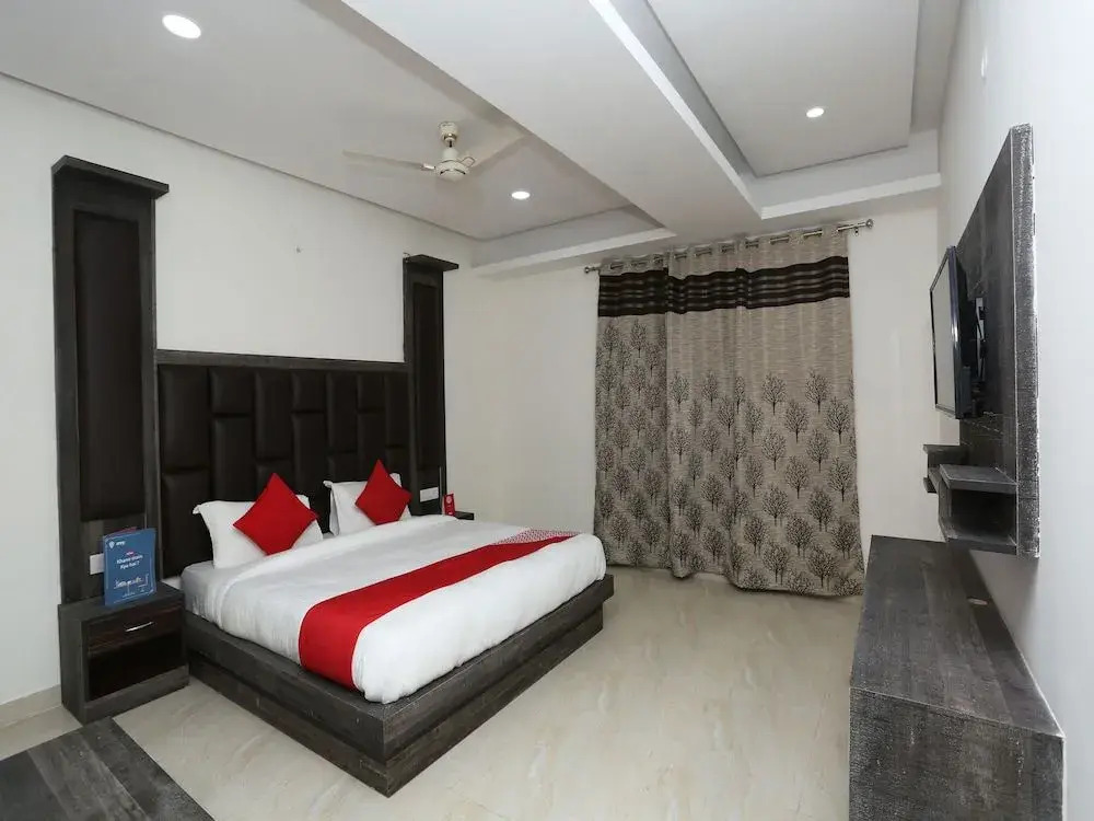 Capital O 22956 Hotel Grand Residency