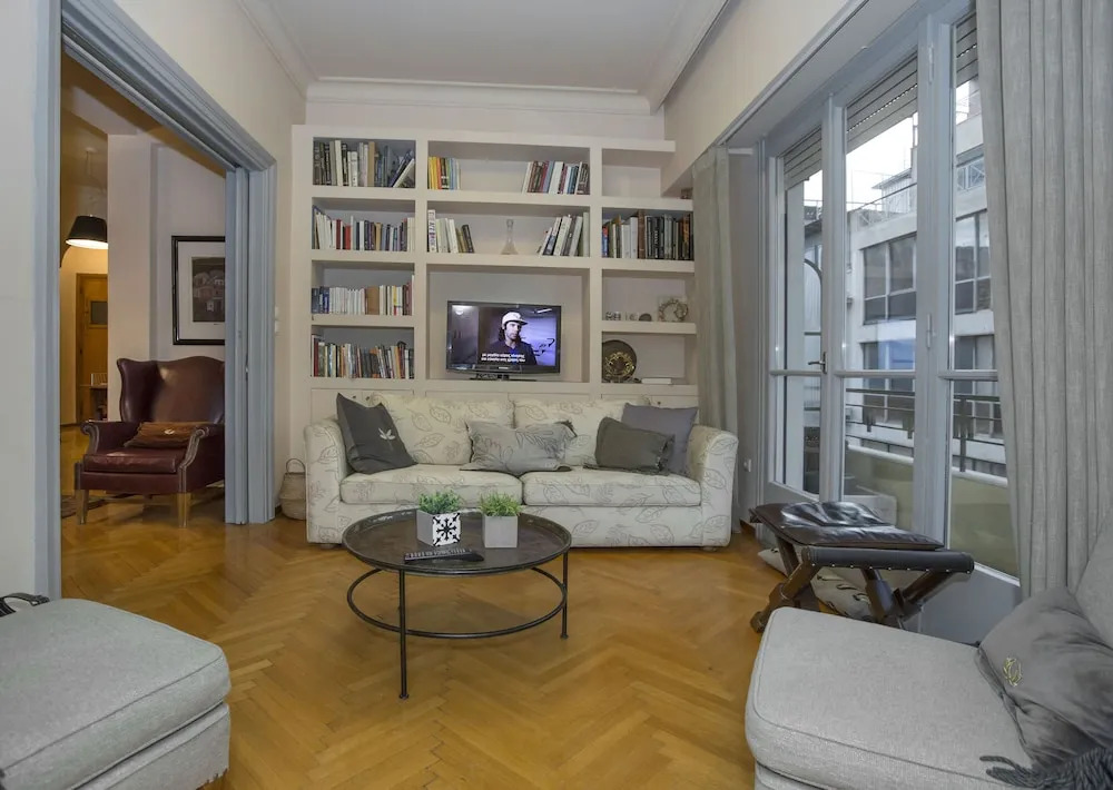 Downtown, classic apartment in Syntagma by GHH