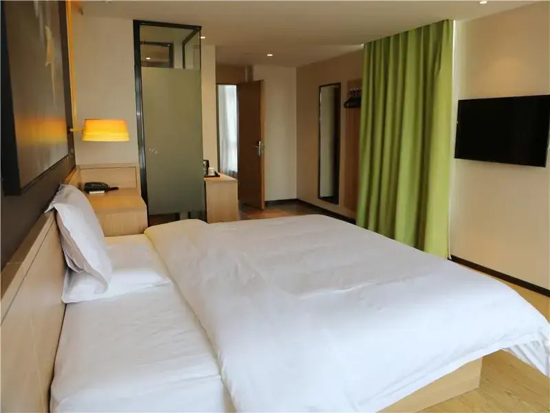 IU Hotel·Nanchang West Railway Station Square