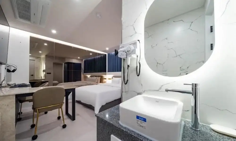 Rosy Hotel