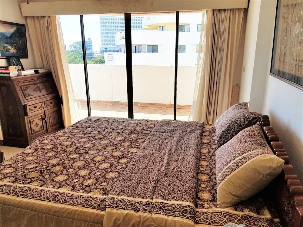 Fantastic 2 bed With Huge Balcony & sea Views