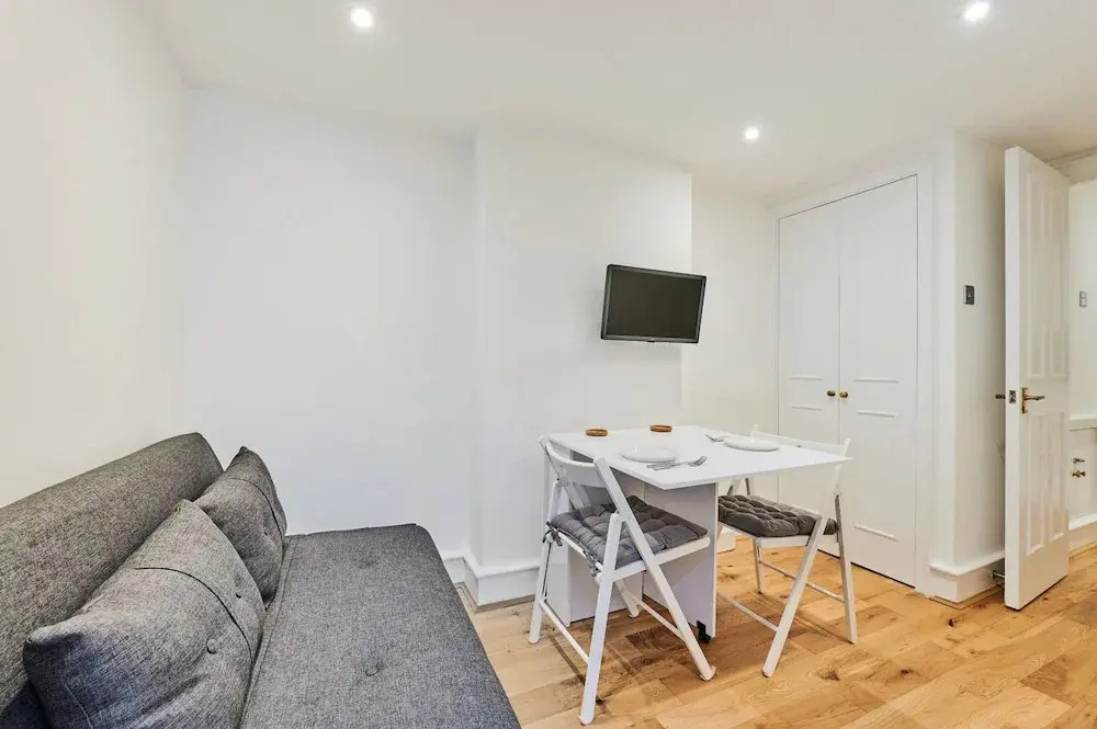 Regency Residences - Fitzrovia - by Frankie Says