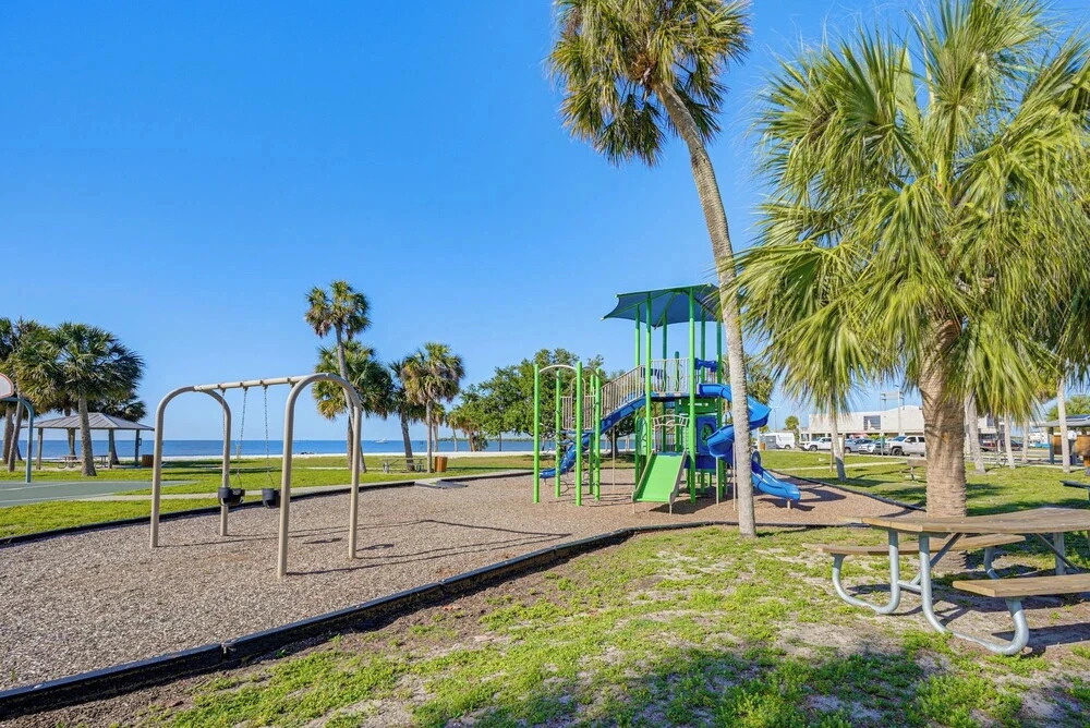 Walk to Port Charlotte Beach Park! Canal-front Gem