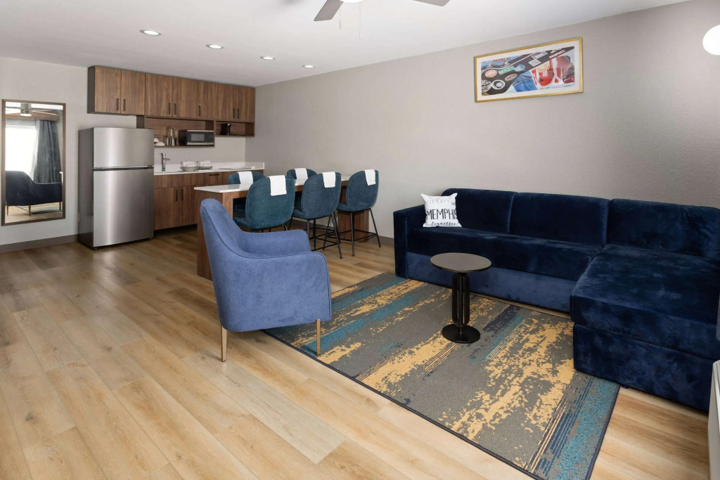 La Quinta Inn & Suites by Wyndham Memphis I-240