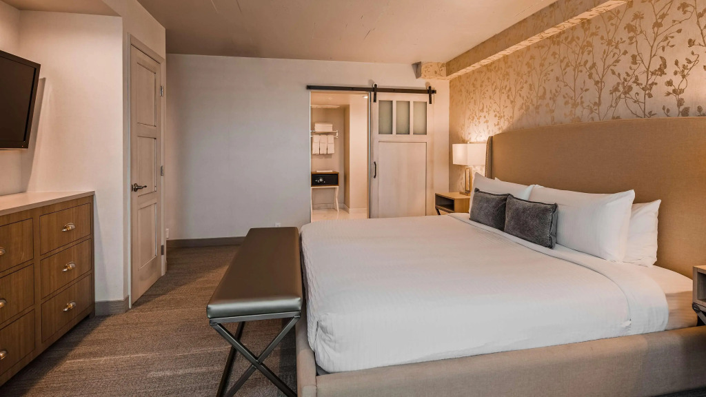 The Rushmore Hotel & Suites; BW Premier Collection