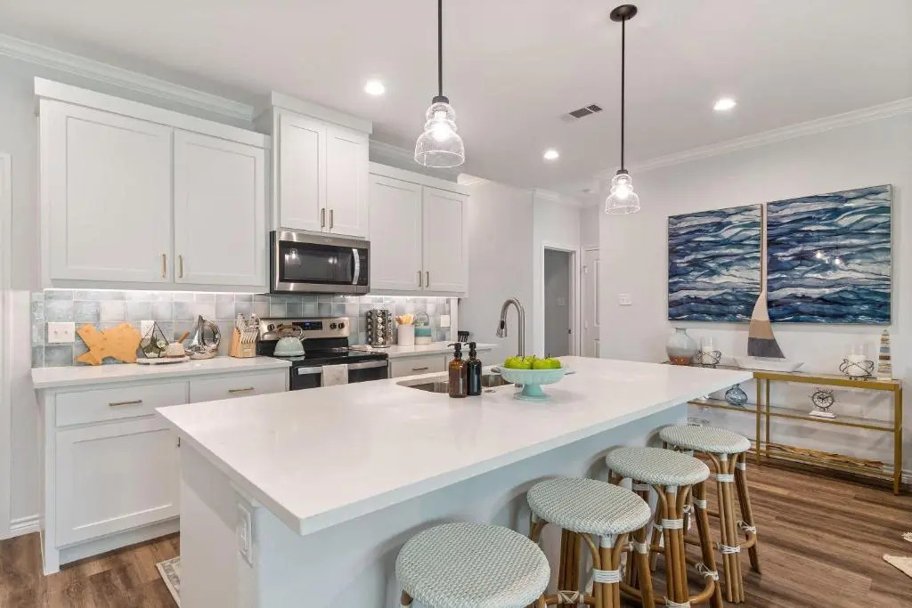 The Benjamin I - 2022 Built Luxury Retreat with Backyard Paradise with Hot Tub Outdoor Movie Screen Dock & Boat Rental
