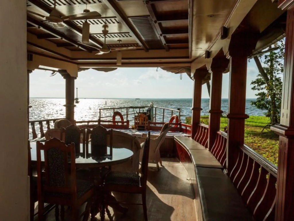 Aqua Castle Houseboat - by Aqua Jumbo Houseboats