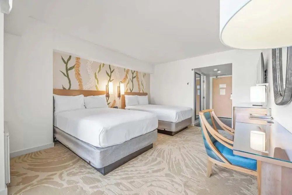 Top Floor Studio With Balcony & Views 3528