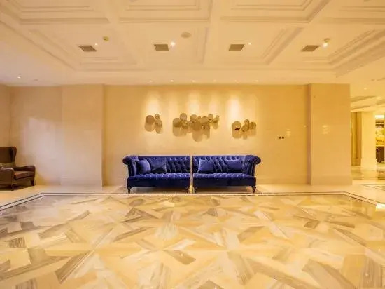 Xianhua Sandalwood Lakeside Hotel