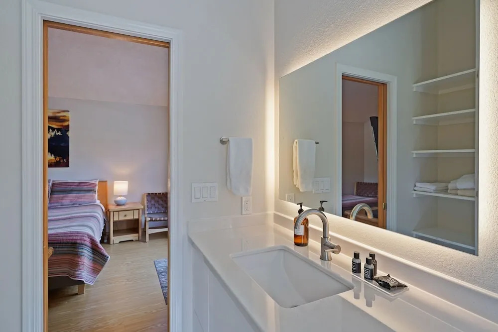 1 Sunrise 3 Bedroom Home by Redawning