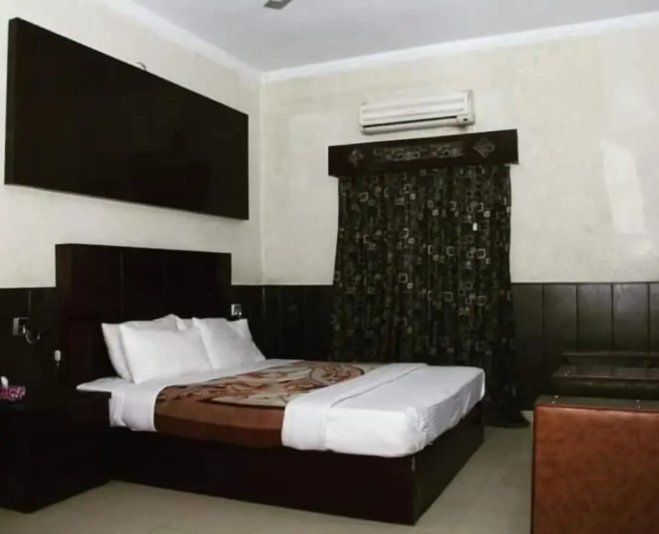 Gulberg Tower Hotel