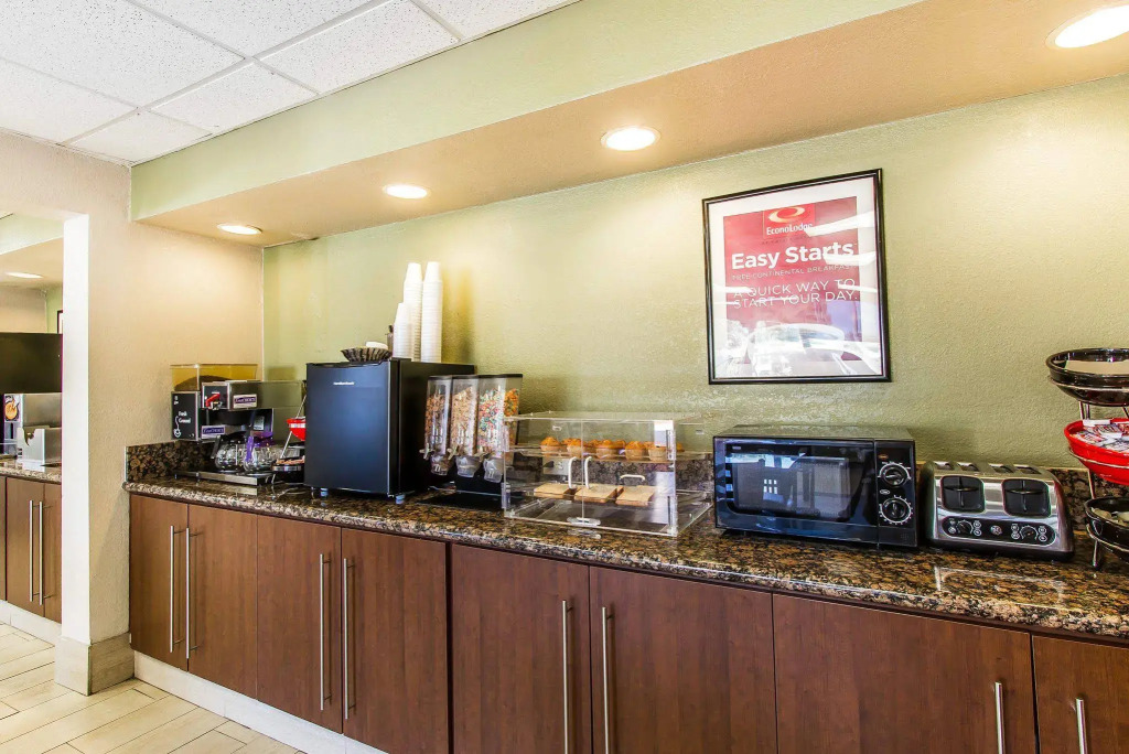 Econo Lodge Inn & Suites Near Bricktown