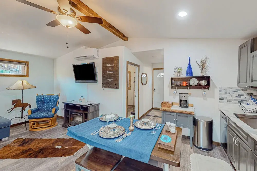 1BR Dog-friendly Lakefront Cabin w/ Canoes
