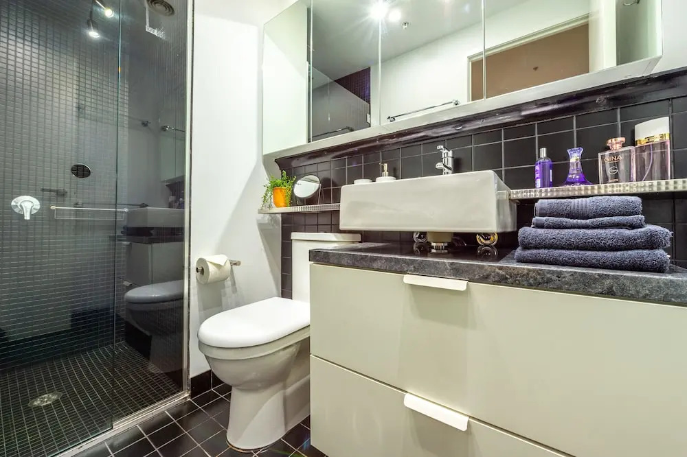 Luxury 3 Bed 2 Bath City Views