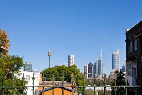 Art Deco in the Cul-de-Sac - Spacious Executive 1BR Potts Point Apartment in Quiet Cul-de-Sac