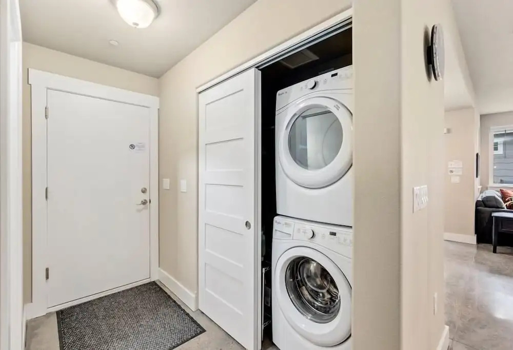 Spacious Home Near River – King Bd, Patio & Garage