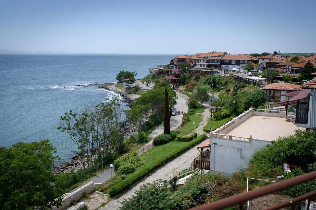 Guest House Ianis Paradise