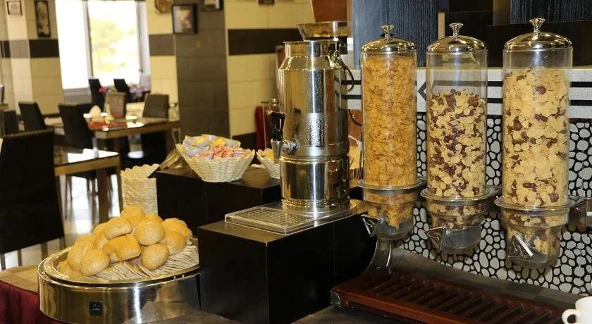 Easy Inn Hotel Suites