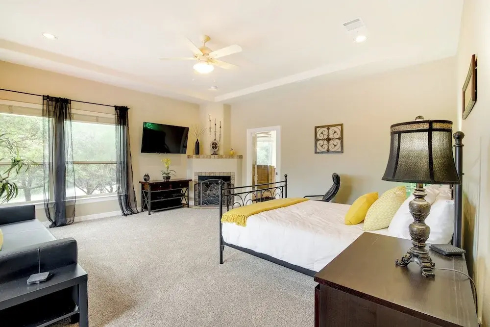 Luxe Lake Travis Vacation Rental w/ Heated Pool