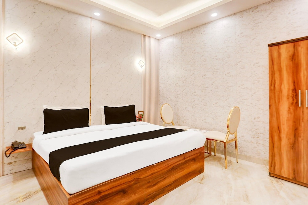 Super Deluxe Twin Roomhotel Royals Paradise