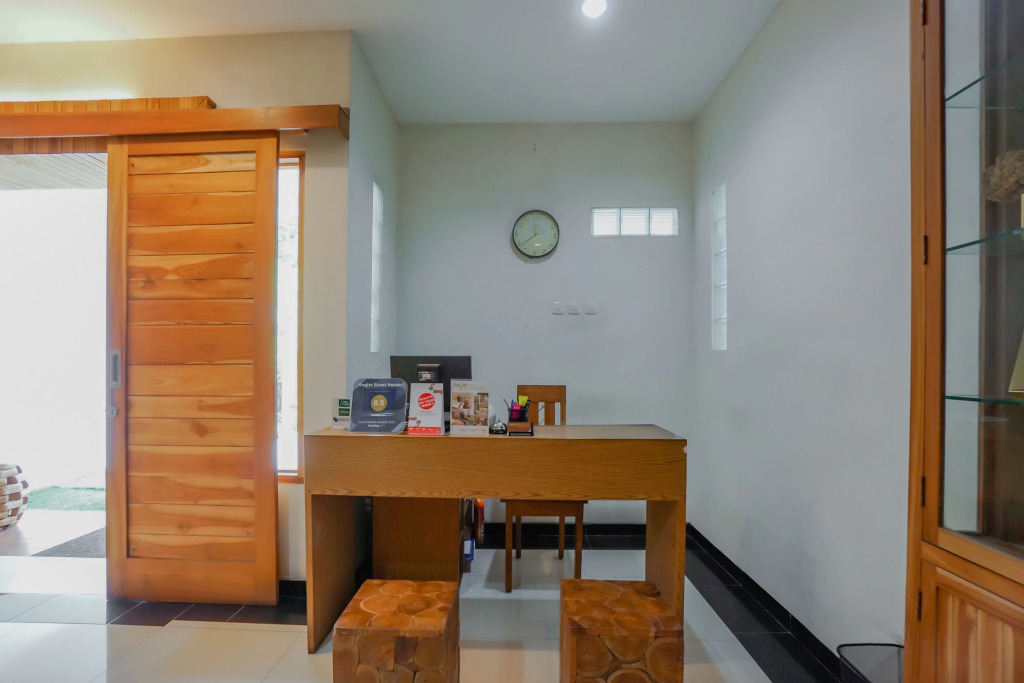 Oyo 90319 Angler Guest House Malang