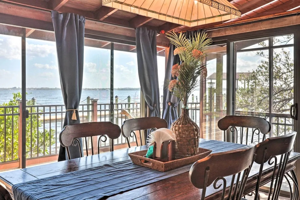 Riverfront Merritt Island Bungalow w/ Dock & Deck