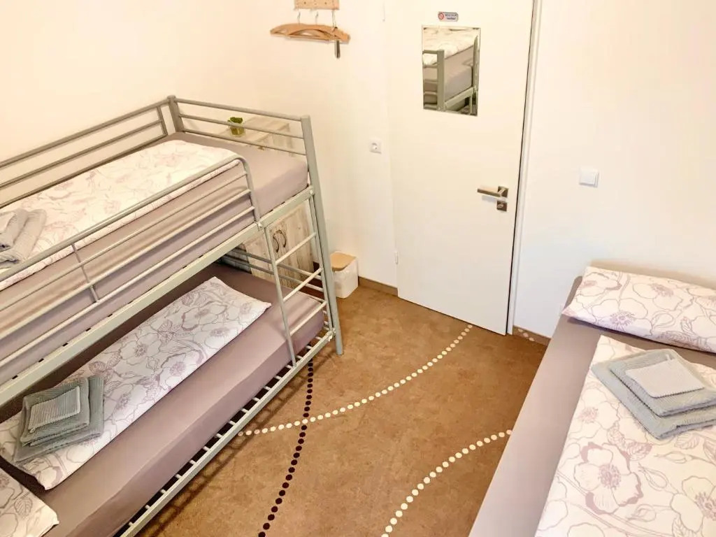 New Hostel Berlin Mitte FREE SNACK hot tea and coffee