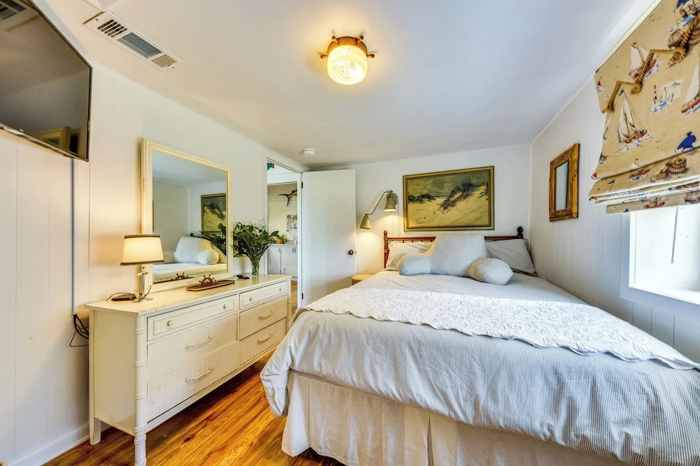 Oceanfront Amelia Island Cottage: Deck & Boardwalk