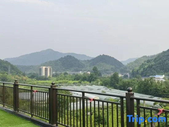 Shiguang Xiaoju Lovers Mountain View Holiday Villa