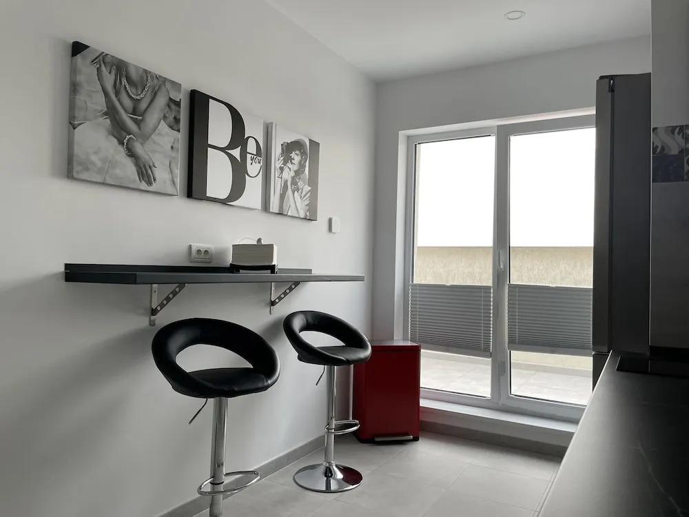 Unique Penthouse Lakeview W19