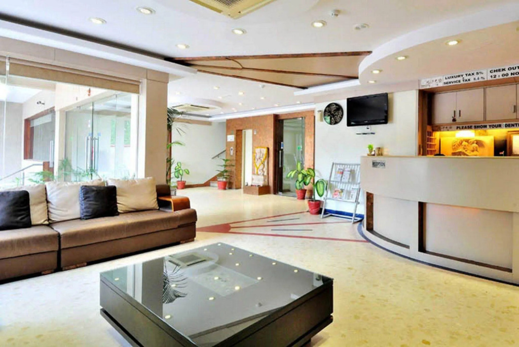 FabHotel Club Royale Airport
