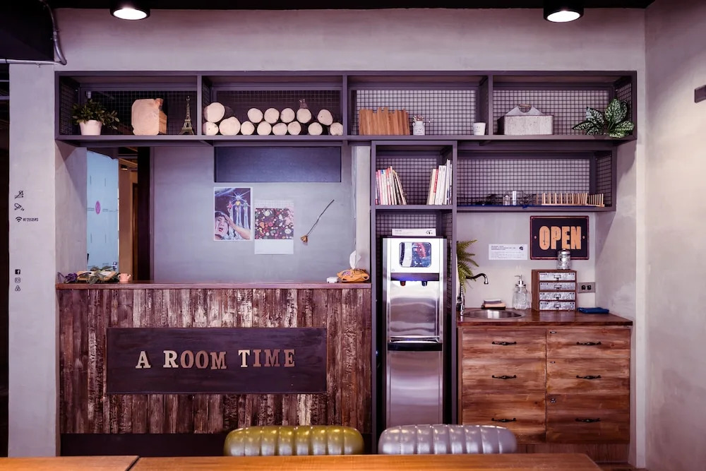 A Room Time