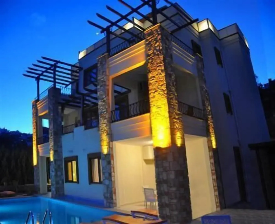Liona Residence