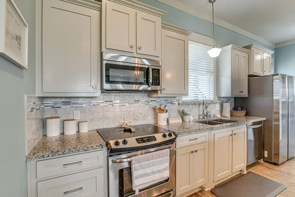 Texas Gulf Coast Home: Walk to Bolivar Beach!, Port Bolivar