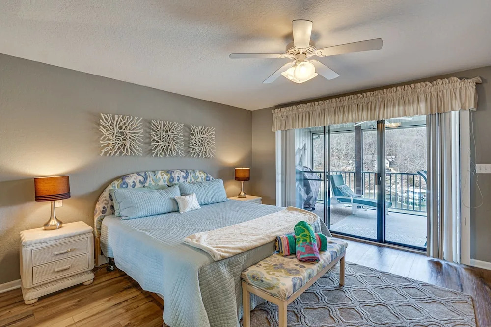 Lakefront Osage Beach Abode w/ Grill & Pool Access