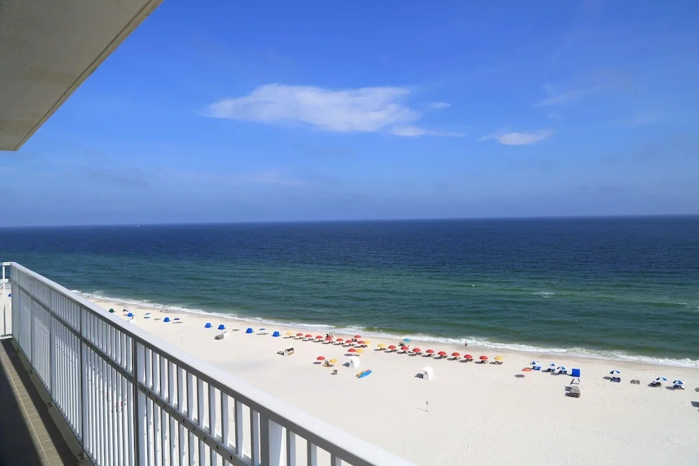 Shoalwater 1106 3 Bedroom Condo by RedAwning