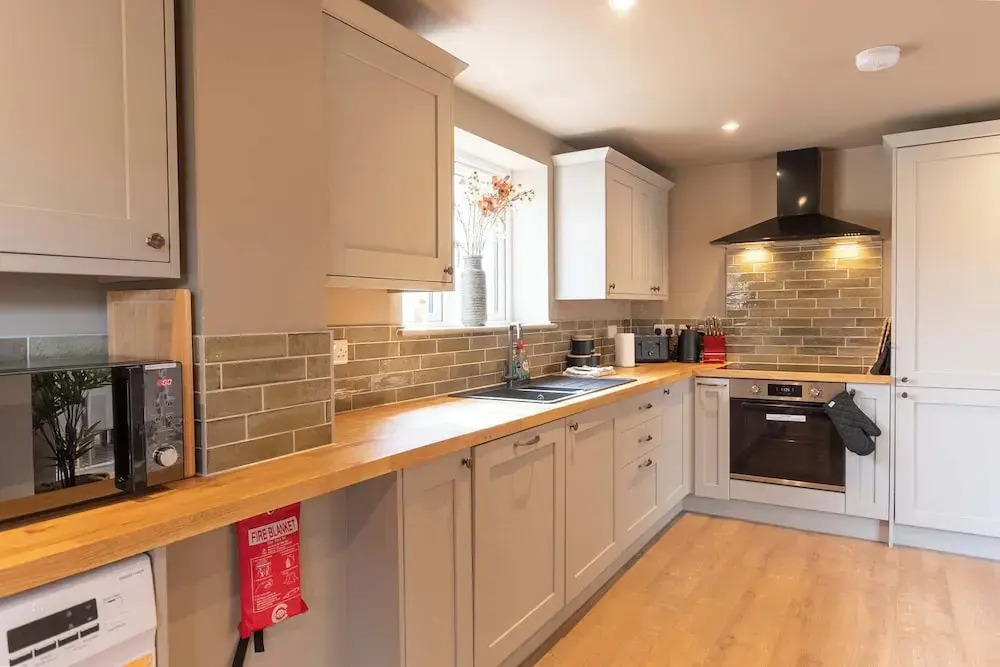 4 Bed Holiday Home by Guestz