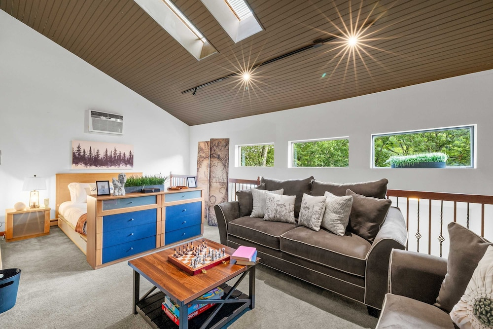 Waterfall Views Hot Tub Game Room Dog Friendly
