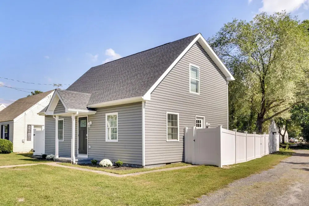 Updated Home - Walk to Salisbury University!