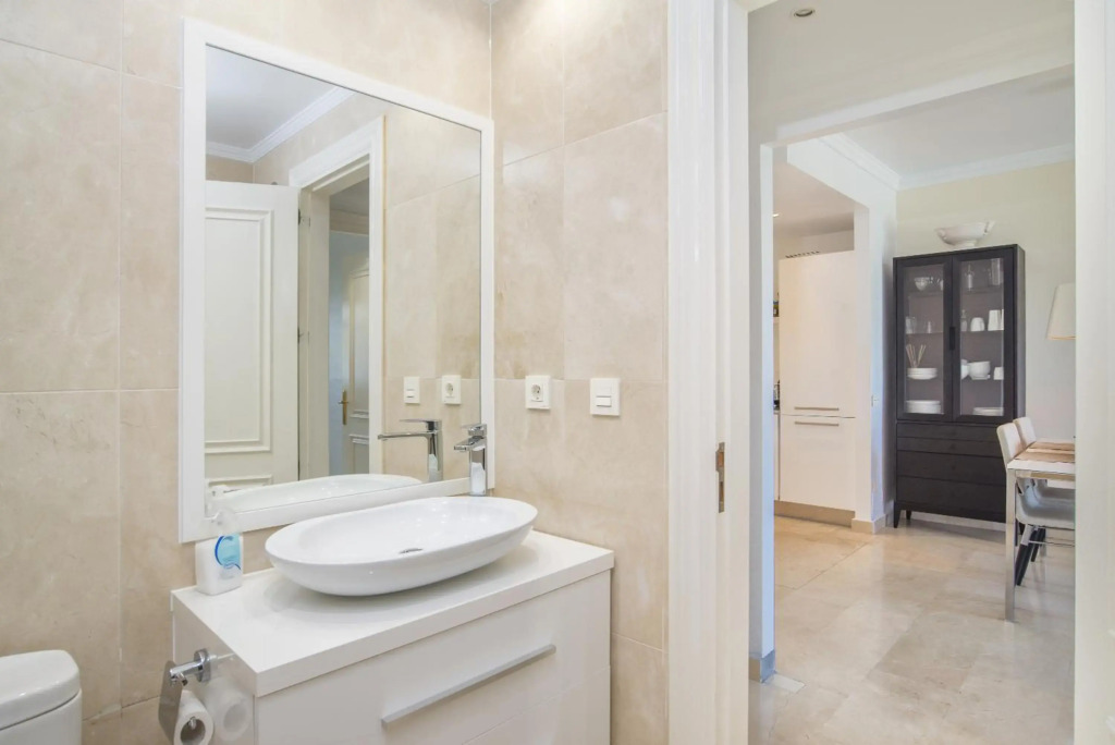 2 bedroom apartment next to porto
