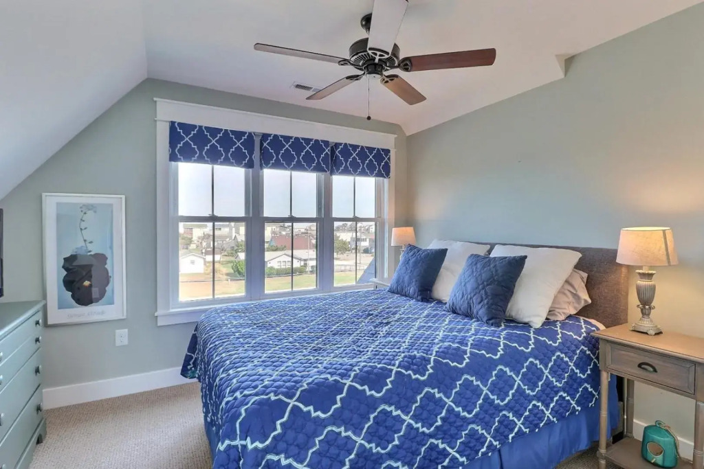 5044 La Casa Blanca 2 Min Drive to Beach