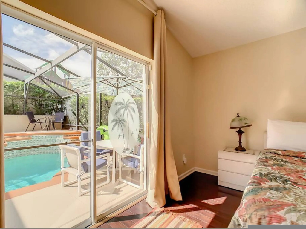 Private pool, hot tub & games - minutes to Disney