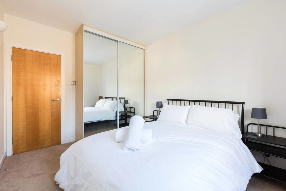 Modern 2 bed 2 Bath - 5 Mins From Canary Wharf
