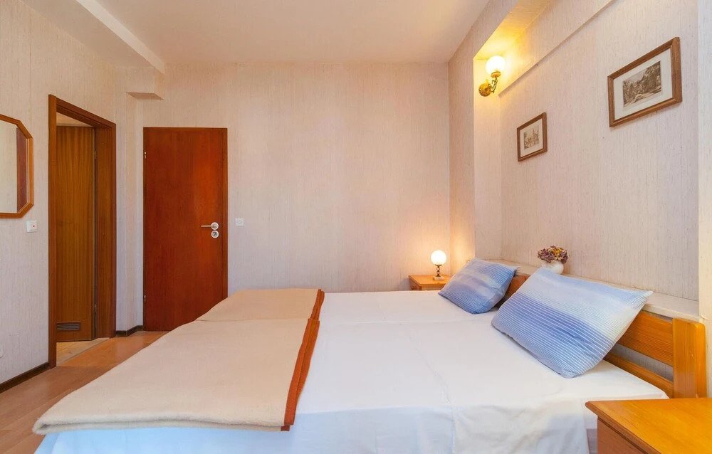 Nice Apartment in Splitska With 1 Bedrooms and Wifi